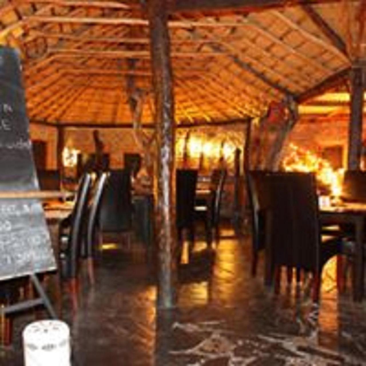 Villa Roy'S Rest Camp Grootfontein Esterno foto