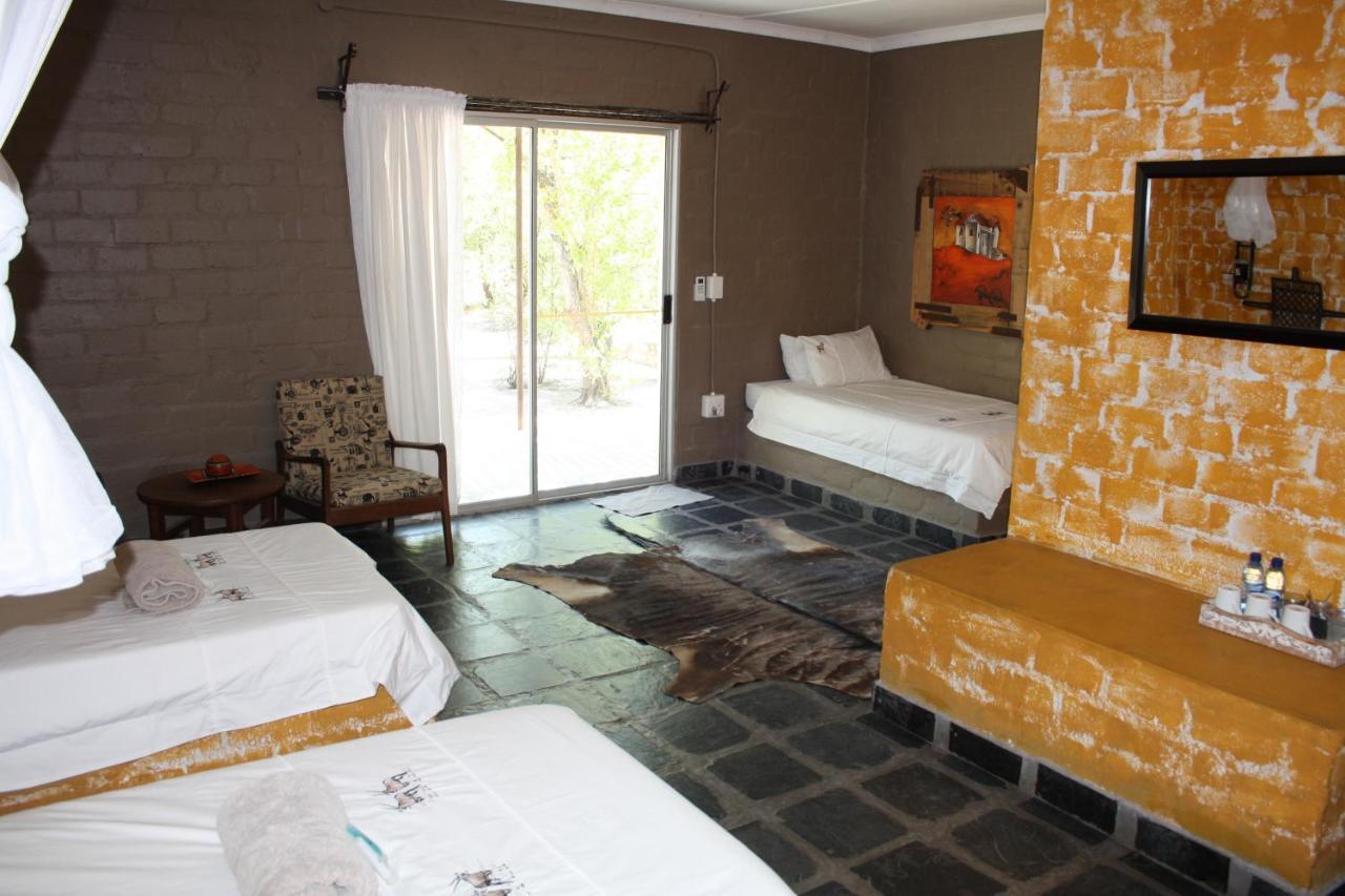 Villa Roy'S Rest Camp Grootfontein Esterno foto
