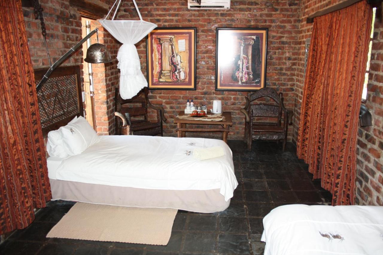 Villa Roy'S Rest Camp Grootfontein Esterno foto