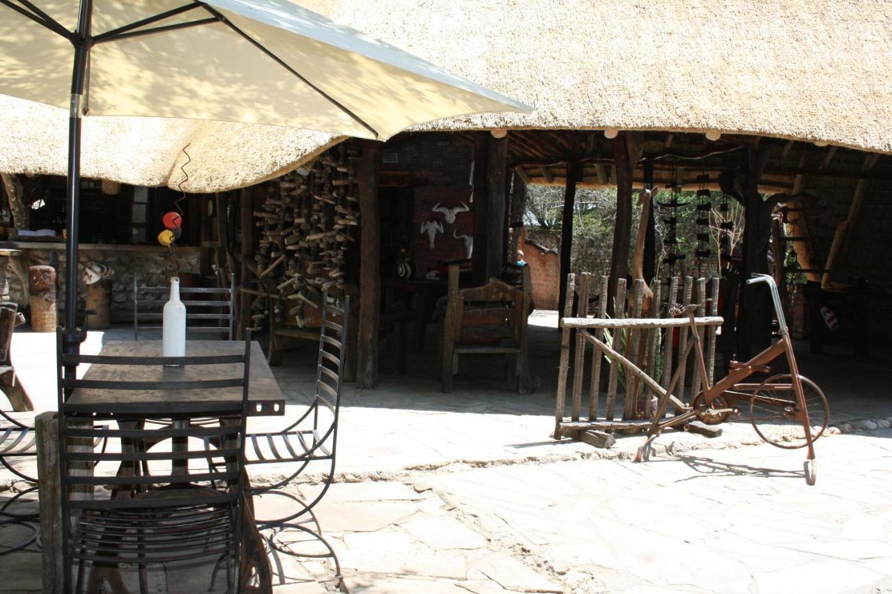 Villa Roy'S Rest Camp Grootfontein Esterno foto