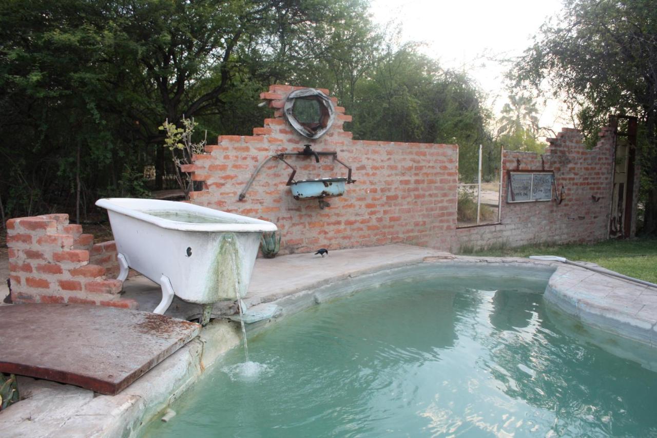 Villa Roy'S Rest Camp Grootfontein Esterno foto